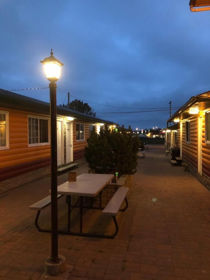 Alpine Motel Rocky Mountain House Dış mekan fotoğraf