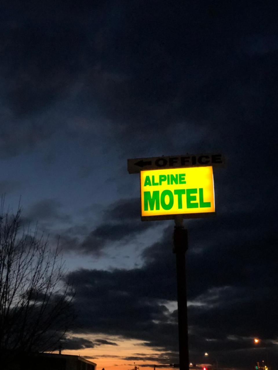 Alpine Motel Rocky Mountain House Dış mekan fotoğraf